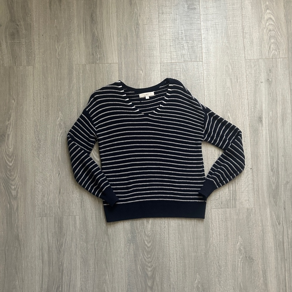 LOFT Navy and White Stitchy Striped V-Neck Sweater (Small)